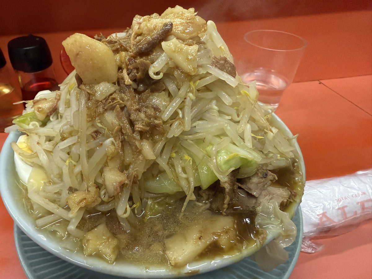 ラーメン富士丸　神谷本店
ラーメン　大蒜少し
野菜増しちょいアブラ
いつも美味しいです
ごちそうさまです
70/93