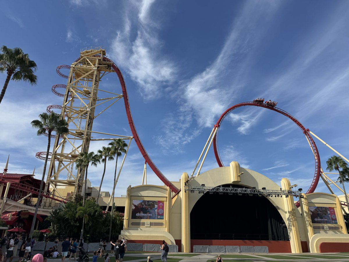 thrillgeek's tweet photo. 🎸 For the final day of Hollywood Rip Ride Rockit, @UniversalORL is giving out these guitar picks. https://t.co/MbgyGo4sgF