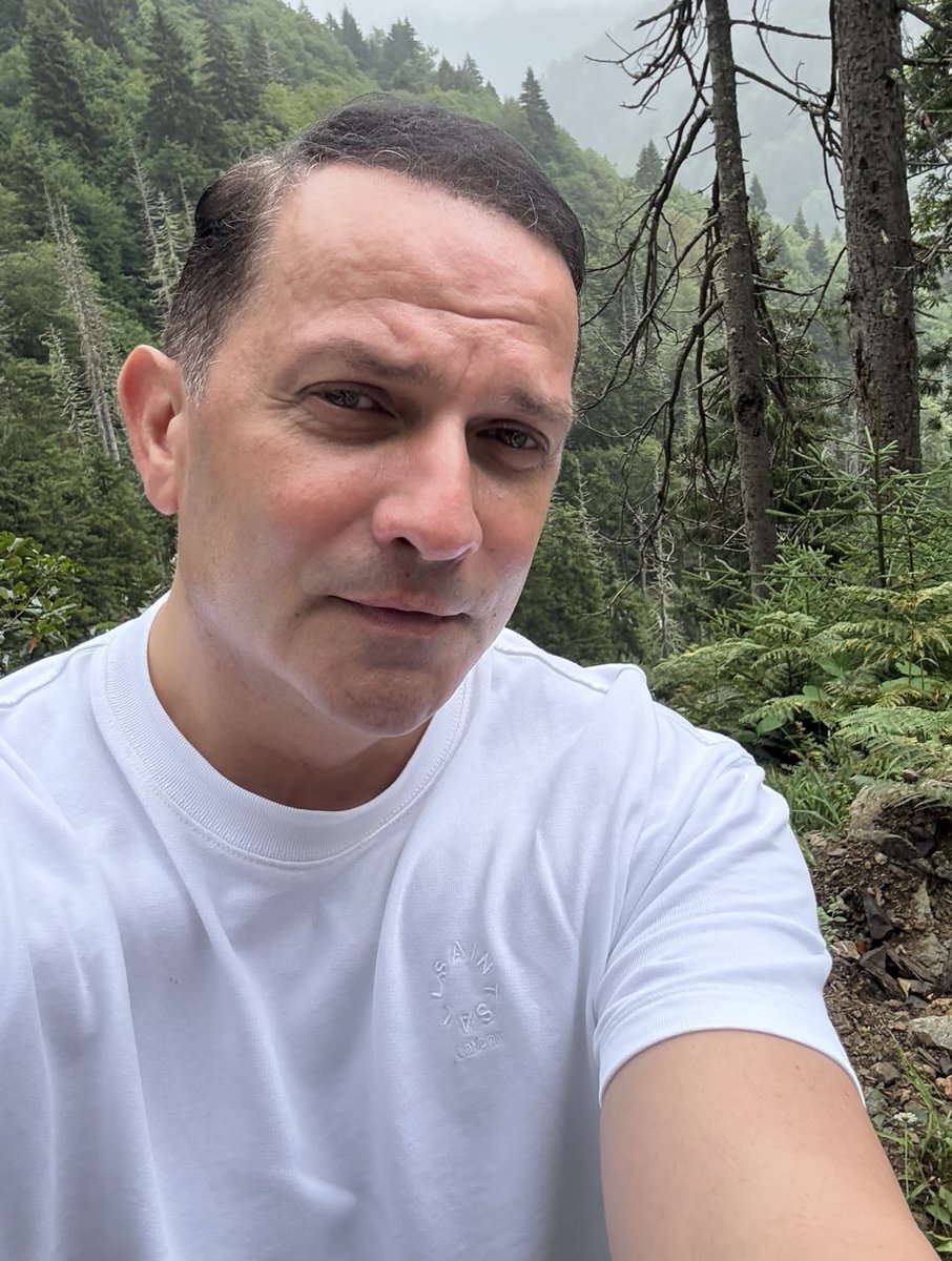 Rüşvet iddialarıyla gündeme gelen Mücahit Birinci isimli şahıs, AK Parti’den kovulmak üzereyken kendisi istifa etti:

“Çocuklarıma, anneme, aileme daha çok vakit ayıracağım inşallah.“