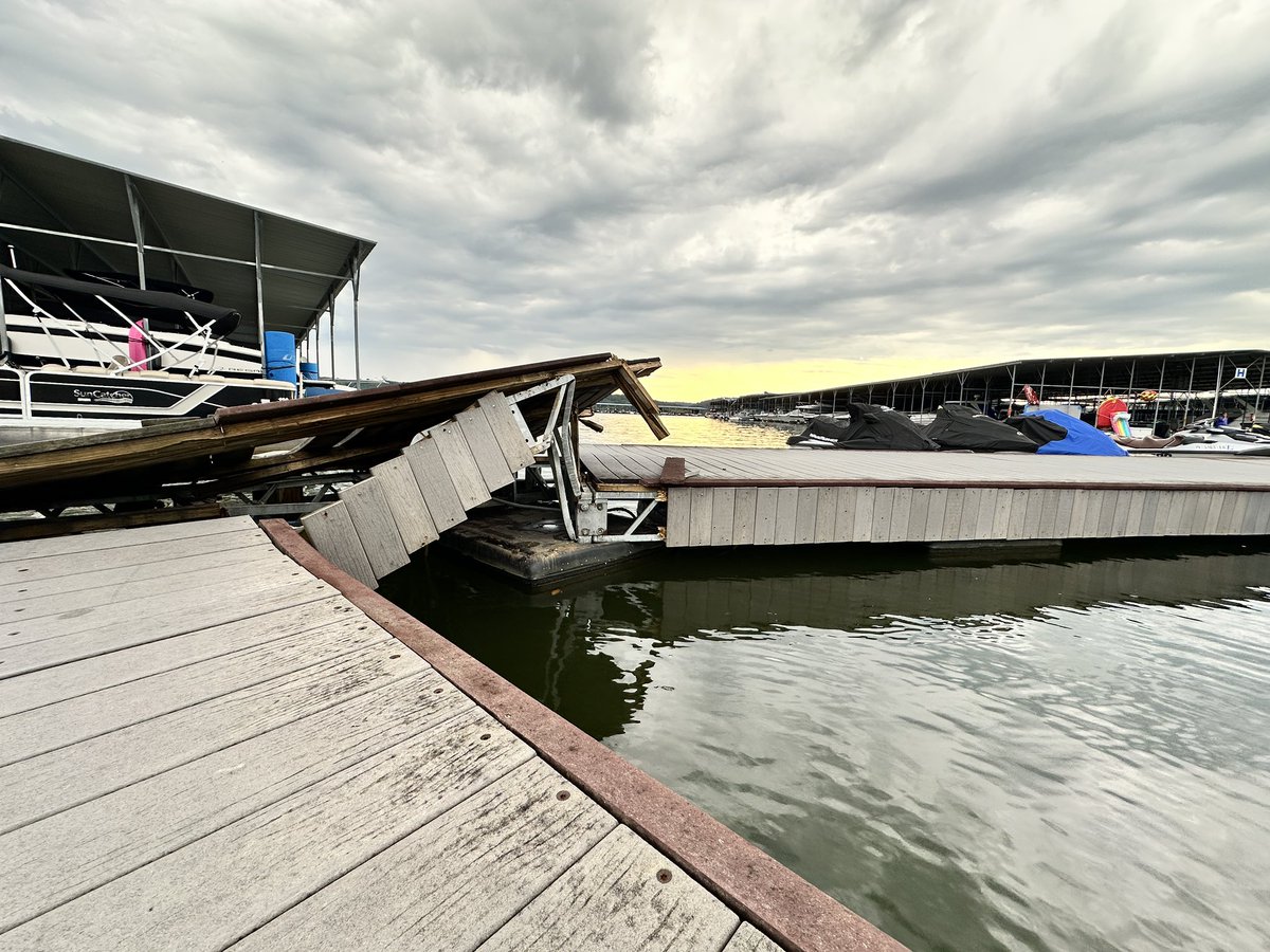 kurtiscummings's tweet photo. Fourwinds Marina Damage #Bloomington #Fourwinds https://t.co/j2bkIsT0Bg