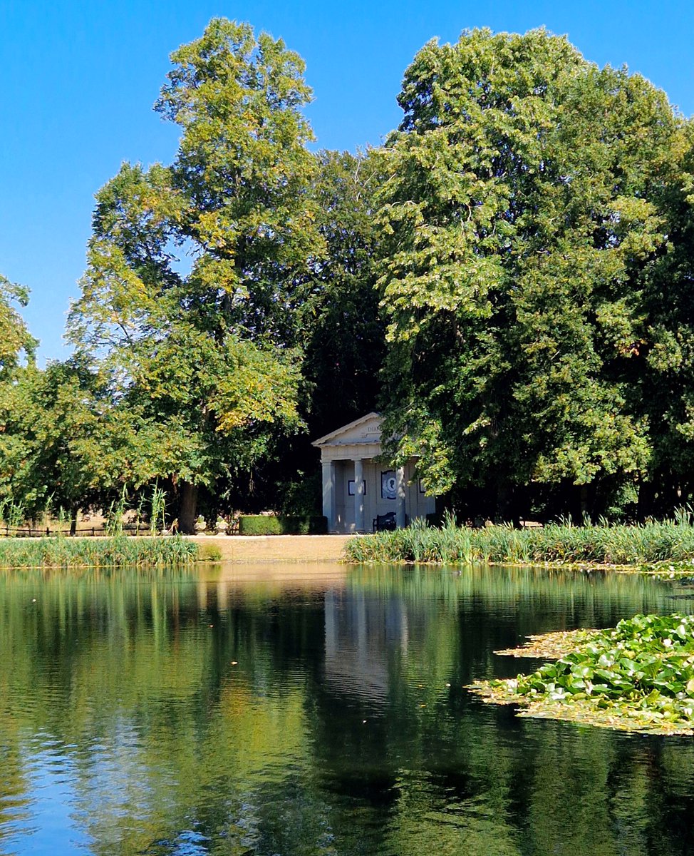 Louise__Slack's tweet photo. Glorious Sunday @AlthorpHouse @cspencer1508 
Worked here for my first job way back in 2004 and lovely to revisit today with my camera in tow 
#SundayMotivation #SundayMorning #Sunday @Discover_N_ https://t.co/6f9Yv2baaQ