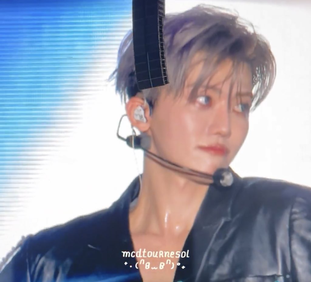 NJM__file's tweet photo. : “Stop babying your idol , he’s not a baby anymore”

MY IDOL😭 : LOOK AT HIM😭 https://t.co/czlta9aO3g