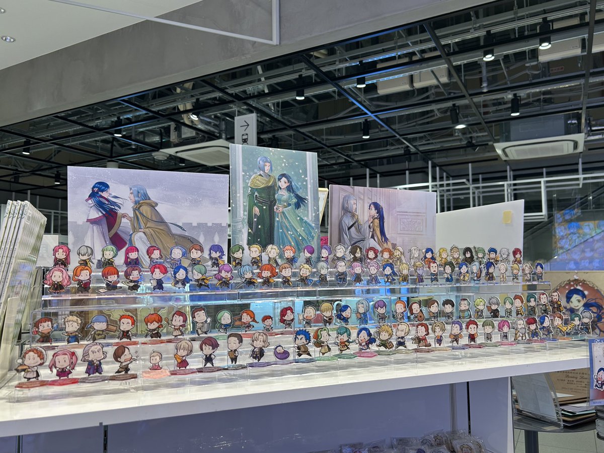 book__umi's tweet photo. #本好きグッズ10年分大集合展
行ってきた〜！大きなレッサーくん可愛い！
アクスタ並んでるのすごい壮観だった！ https://t.co/wwD3nujN9O