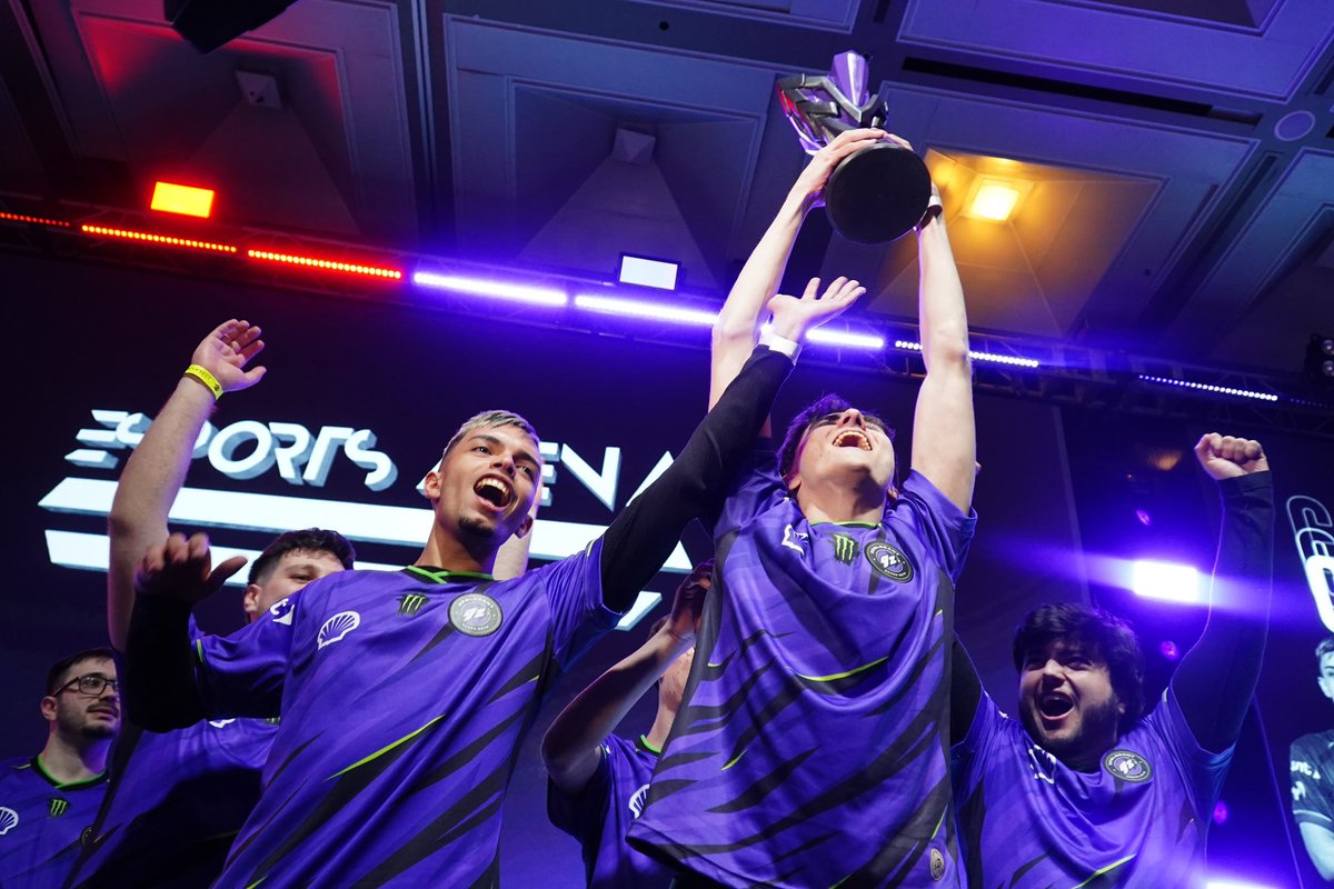 Finalizamos nuestro primer evento presencial con esta postal que queda marcada en la historia de los esports a nivel federal, vivimos un dia unico a puro esports y cerramos con <a href="/9zTeam/">9z Globant</a> con su academia imponiéndose y llevando la copa Esports Arena 2025 a casa👏🏻