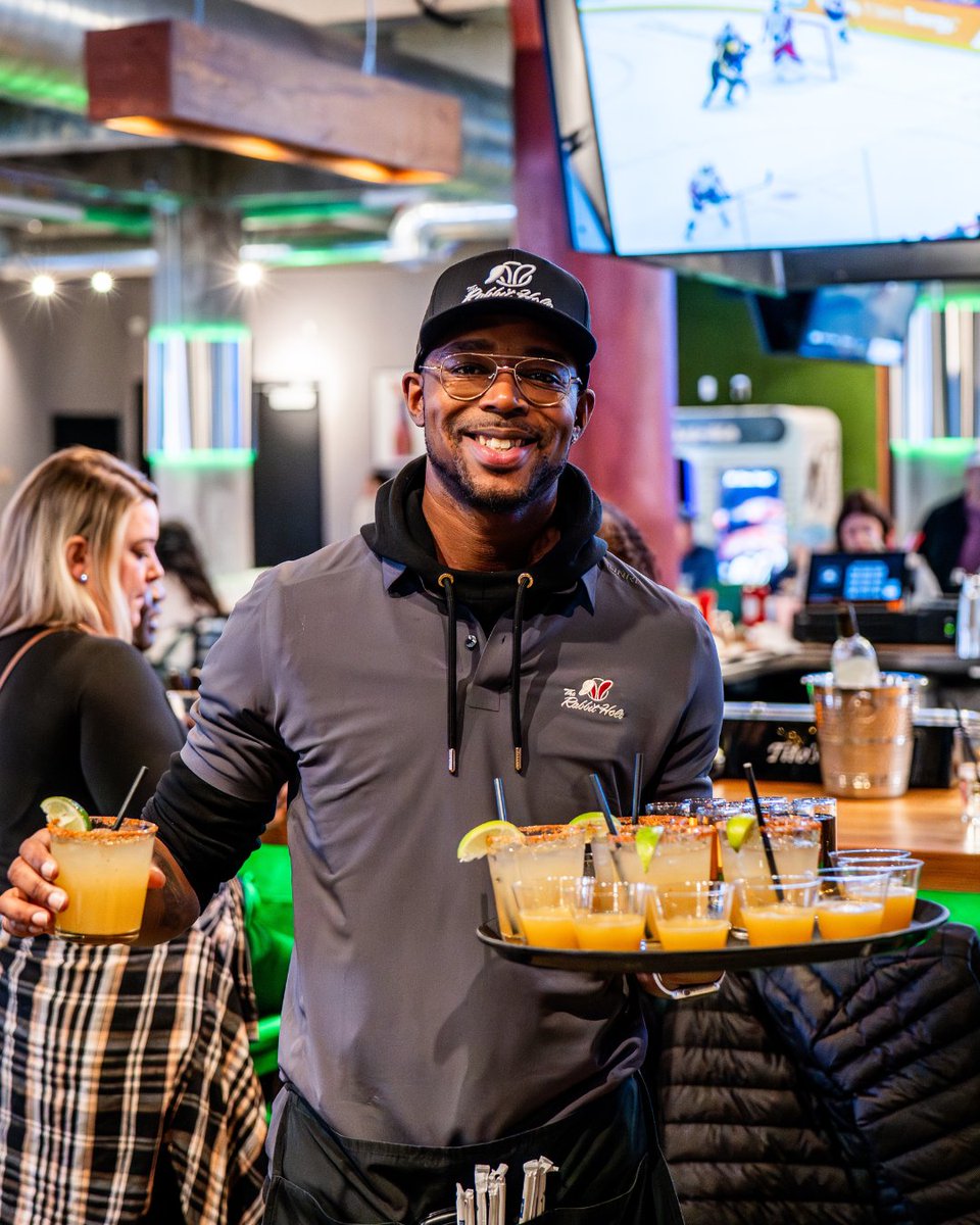 Sunday scaries? Never heard of her.
Happy Hour is on from 12–8 PM — let’s end the weekend right.