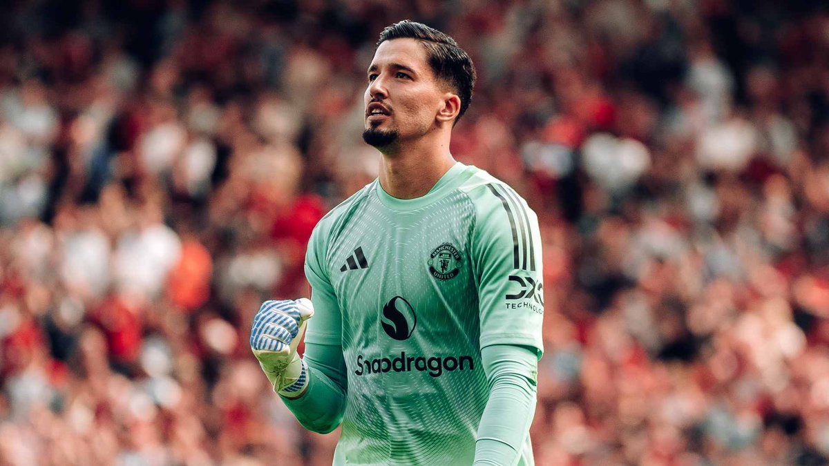 MUFCScoop's tweet photo. 🚨Altay Bayindir starts for Manchester United against Arsenal. [@David_Ornstein] #MUFC https://t.co/GexakBFHNn