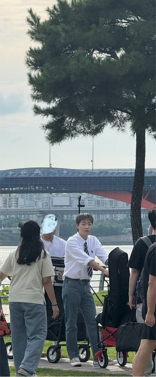 근데 진짜 피크닉 하러갔다 버스킹 구경한거 ㄹㅈㄷ..