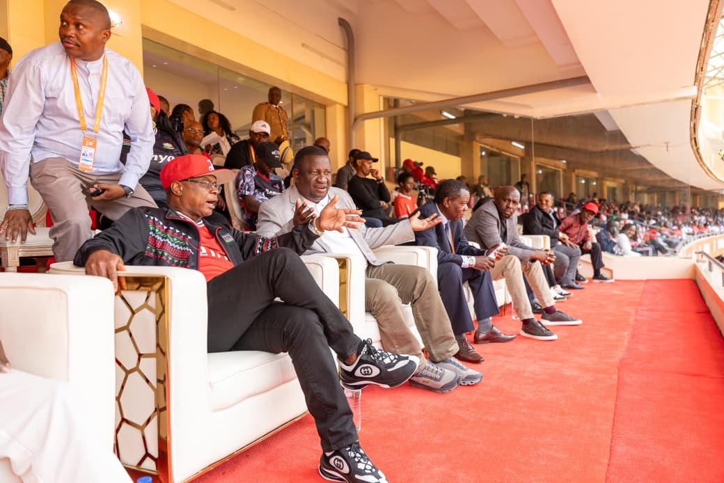 GetembeTV's tweet photo. President William Ruto and ODM Leader Raila Odinga among leaders at Kasarani watching Kenya vs Zambia match that has just ended!
#getembetv #football #gusiinews #HarambeeStars #TotalEnergiesCHAN2024 #KenyaNews #kenya #Zambia #vybes #viralpost2025シ #GetembeDigitalApp #CHAN2024 https://t.co/9Sp2pcpGDY