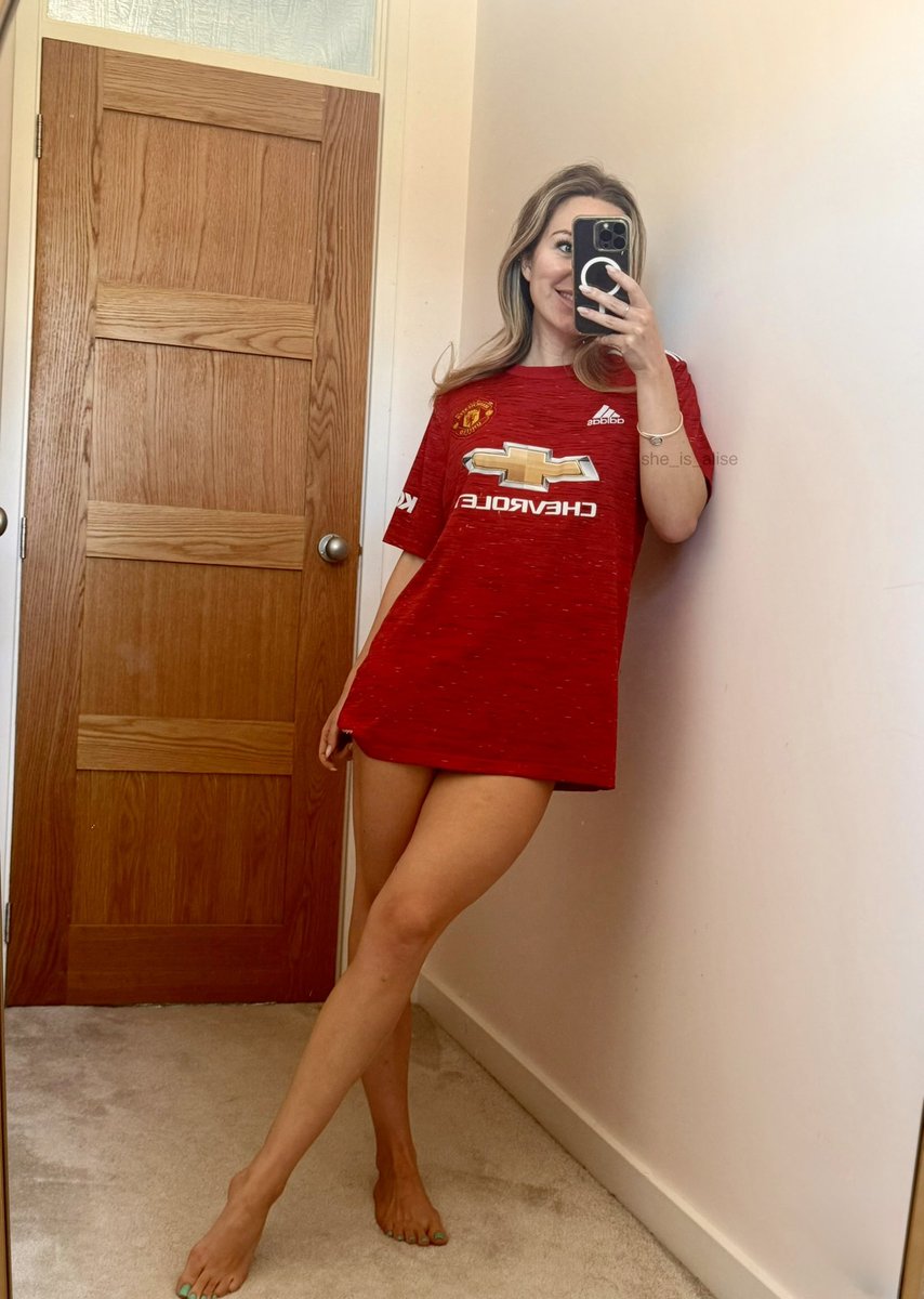 Me or football?? ⚽️