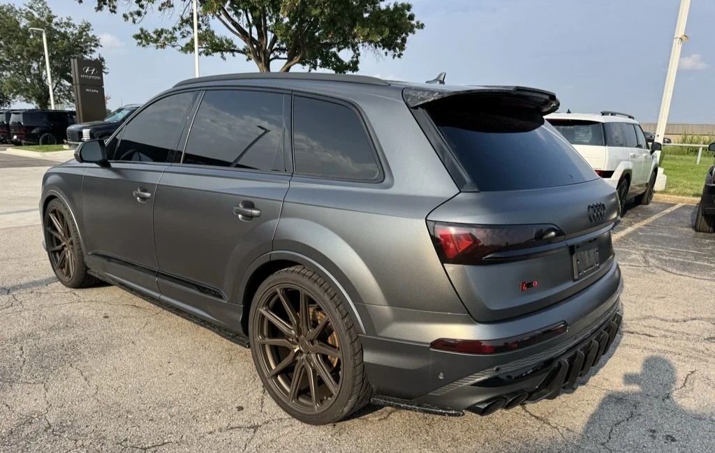 OlatheHyundai's tweet image. 🚨 Fresh Arrival: 2022 Audi SQ7 at Hyundai Olathe

👉 Click to view details: ow.ly/b6Xl50WEUXQ

#HyundaiOlathe #FreshArrival #AudiSQ7 #LuxurySUV #PerformanceMeetsComfort #JustIn