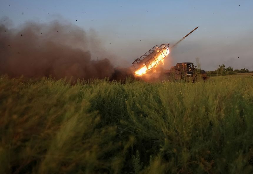 UmlandAndreas's tweet photo. Hope people in DC understand that Putin's high interest in the remaining Kyiv-controlled Donbas territory has OPERATIONAL reasons.

A well-fortified &amp; so far impenetrable Ukrainian front-section, its obtainment by Russia would open the gate to a future deeper invasion of Ukraine. https://t.co/KzxKgXwv0B