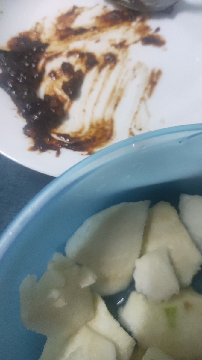 Cicah buah jambu dgn kuah rojak Rhoziah beli kat pekan rabu haritu