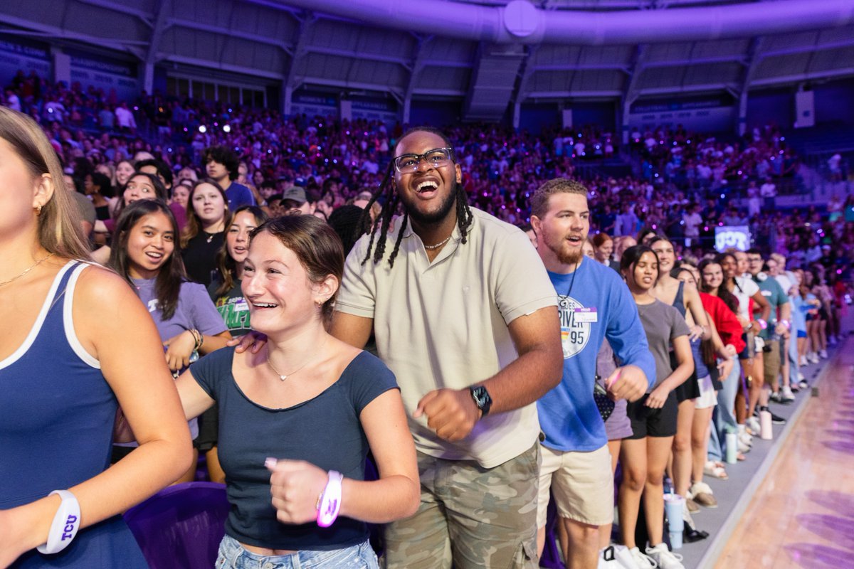 TCU's tweet photo. Frogs First weekend was a huge hit! The Welcome Home Dinner, Chancellor's Welcome and Campus Commons Celebration are some of our favorite events! @TCUAdmission https://t.co/hXH3i41QnS