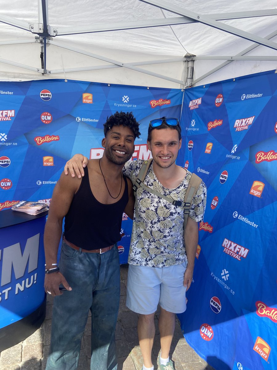 robertjed1996's tweet image. This time, I went to Växjö and met some musicians. I met John Lundvik in Stockholm, and I do it again in Växjö. And the band called Tjuvjakt were new for me. I will soon see them perform

#rixfm #rixfmfestival
