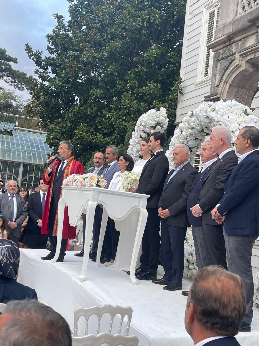 Yönetim Kurulu Üyemiz Muhammed Zahit Baş’ın kıymetli ablası Afra ile Ömer çiftinin nikah merasimine katıldık. Baş ve Bakırcı Ailelerini tebrik eder, mutluluklar dileriz.

#AKPartiBeyoglu
#AKPartiİstanbul