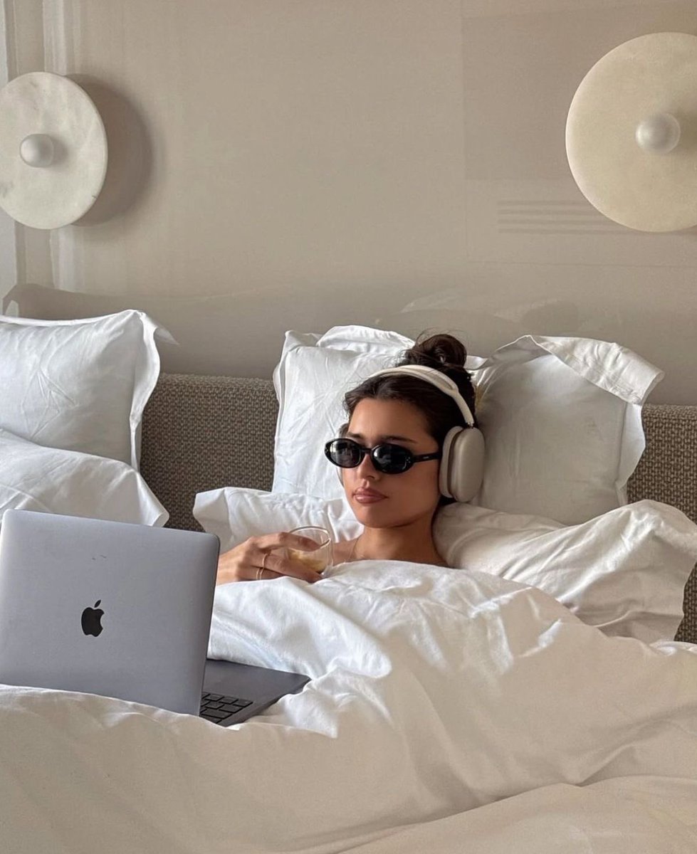 modernlilithh's tweet photo. me, organising my life through my silly little aesthetic pinterest boards: https://t.co/y4CoHHNI8O