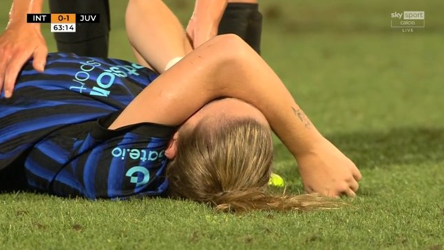 the weirdass looking blonde from juve decides to rko karolina