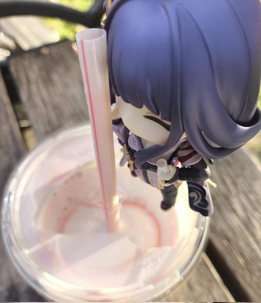 saltfromariland's tweet image. She drinks Miko's milk 😋

#raidenei #eimiko #merchposting