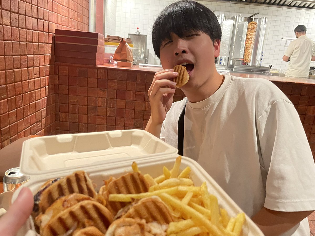 美味いと噂のシャワルマwithたこ♥️
板ザンさんごちそうさまです！！！