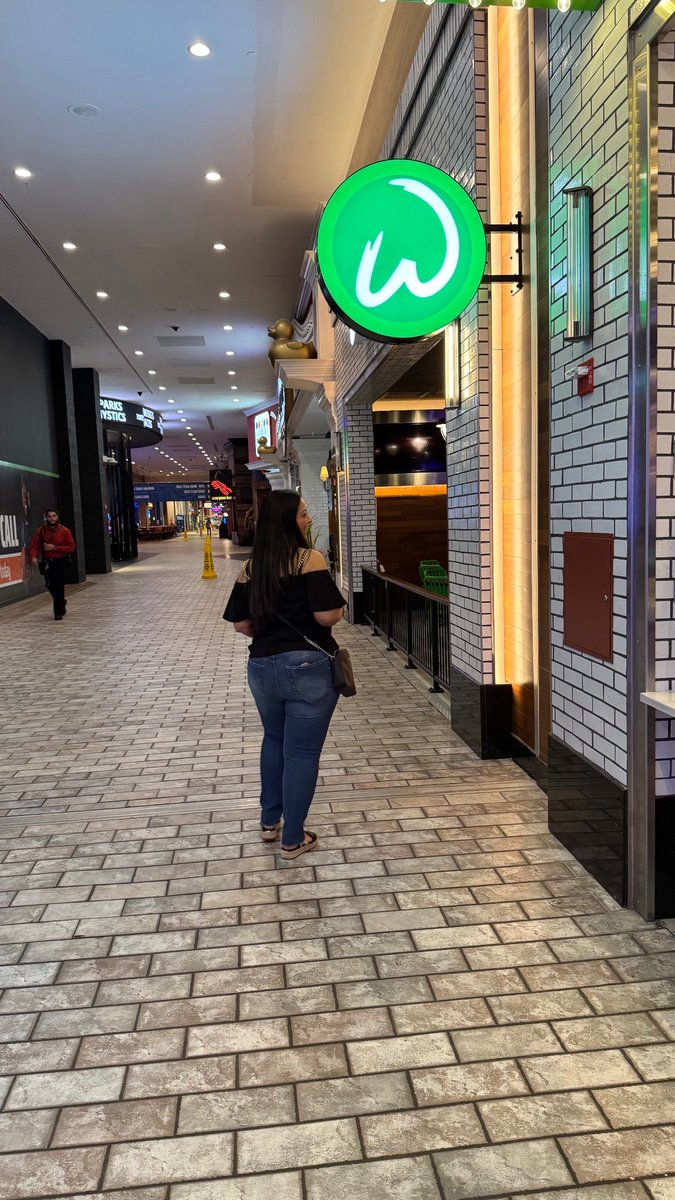 When at <a href="/FoxwoodsCT/">Foxwoods Resort Casino</a>  
Happy Birthdsy to you! <a href="/DonnieWahlberg/">Donnie Wahlberg</a> 🧡