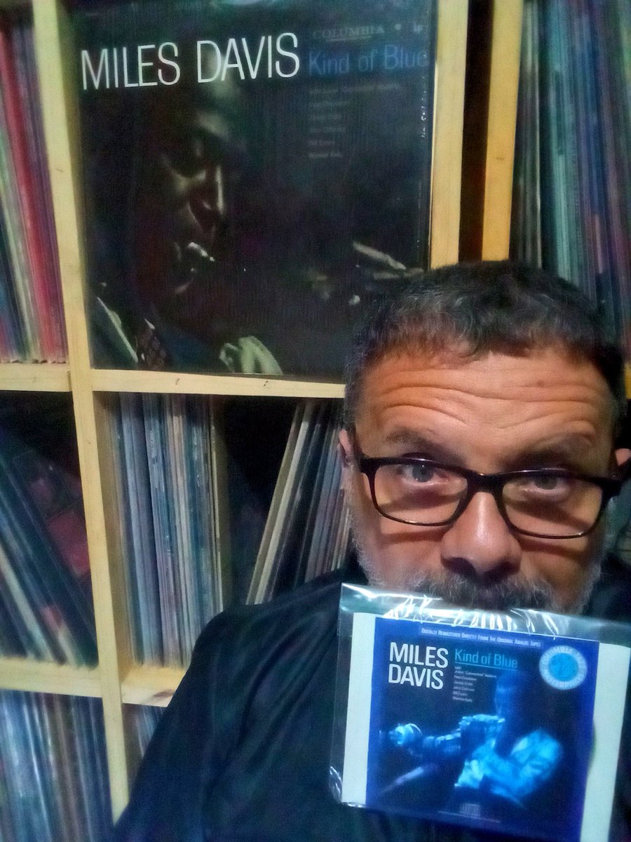 "Kind Of Blue"
MILES DAVIS
Agosto 17. 1959
Columbia Records