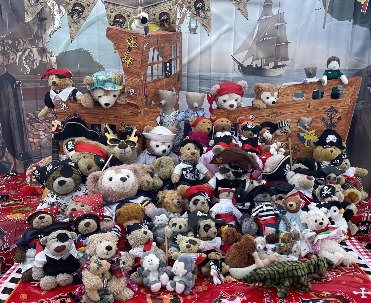 FredTedOlga's tweet image. Every bear was here - what a beautiful scene #GigInTheGarden25