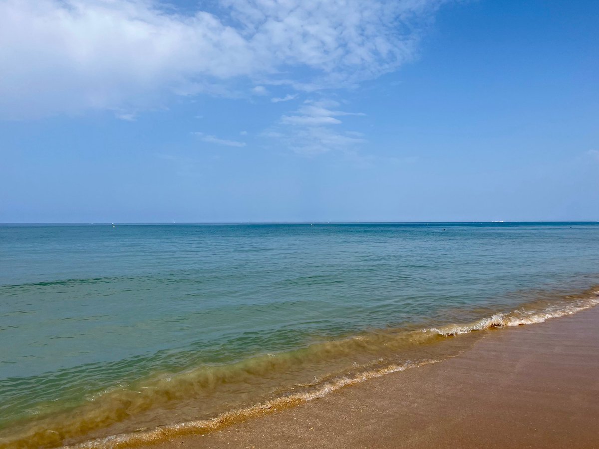 Otro verano más corriendo unos 100 kilómetros en la arena de las bajamares de la maravillosa playa de La Barrosa disfrutando de las vistas de un horizonte inigualable.