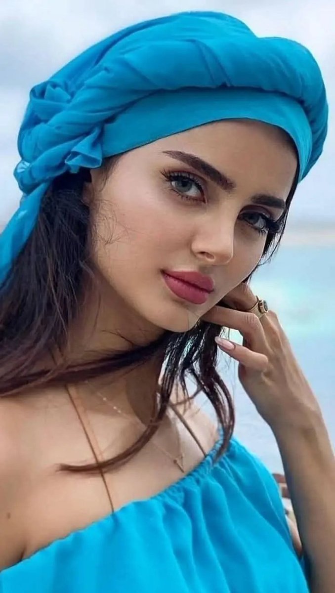 قال أفلاطون :
من يتجاهلك فهو يطلب منك أن تغادر حياته 
أما شكسبير فقال :
من يتجاهلك فاعلم أنك الأهم لديه 
ف مع من تتفق ....