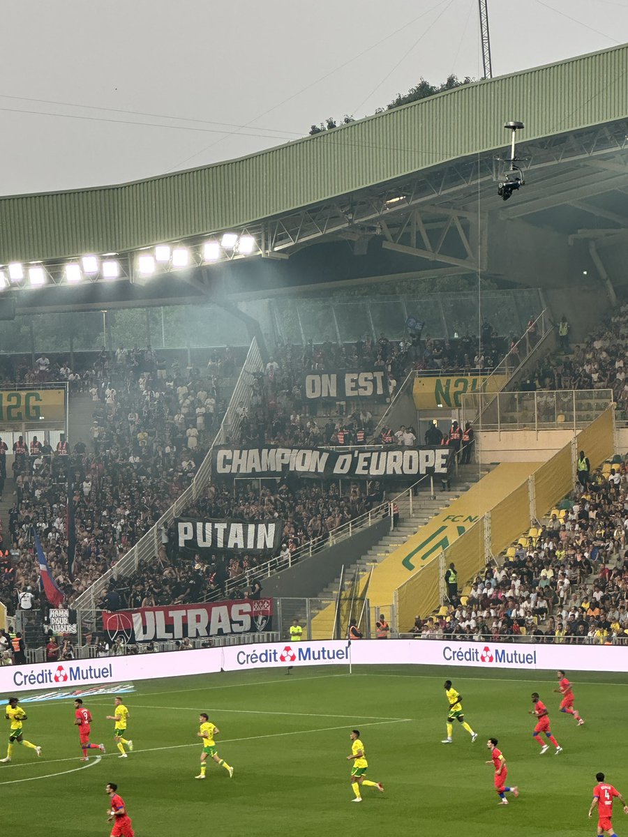 « 𝗢𝗡 𝗘𝗦𝗧 𝗖𝗛𝗔𝗠𝗣𝗜𝗢𝗡 𝗗’𝗘𝗨𝗥𝗢𝗣𝗘 𝗣𝗨𝗧*** » 

La banderole du parcage parisien à la Beaujoire. 🔴🔵🏆

<a href="/Sorare/">Sorare</a>