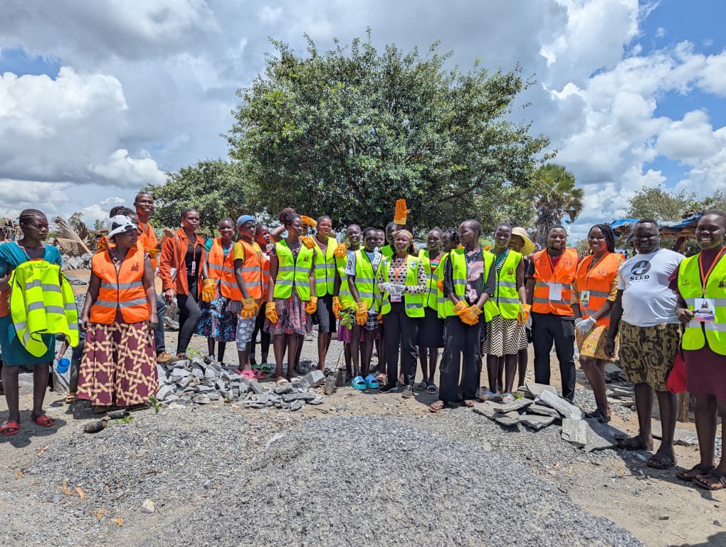 Moshug2561's tweet photo. Yesterday, we stood side by side with the young people at Laroo Quarry site  listening to their stories, witnessing their strength, and acknowledging the harsh realities they face daily. 

In Uganda and across Africa, too many youths and children are forced into hazardous work like stone-breaking just to survive. 

These are not just statistics they are voices, dreams, and futures at risk. 

We are here to amplify those voices, challenge the systems that allow such injustices, and advocate for safer, sustainable opportunities for every child and youth. Change begins with awareness and it grows through action.