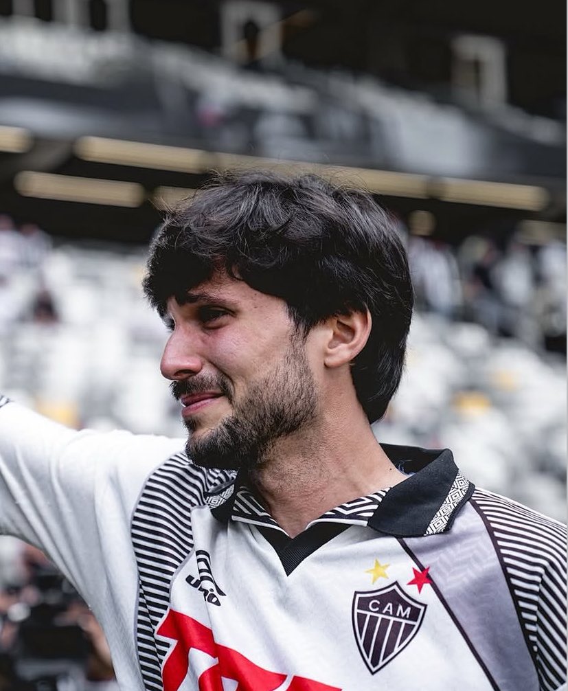 DepreHulk's tweet photo. ESSA FOTO ME DEIXOU TRISTE 

📸 Reprodução Atlético https://t.co/49RbN27jUs