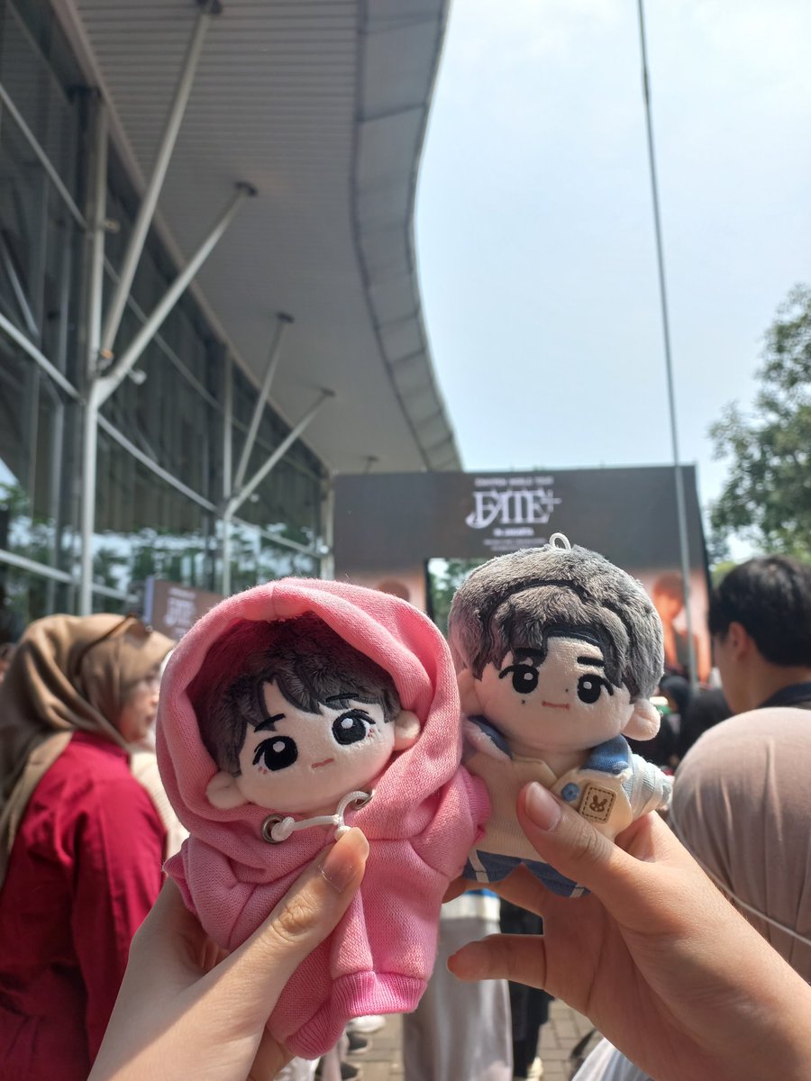 Ashvolent's tweet image. Happy 1 year to this... (galau).