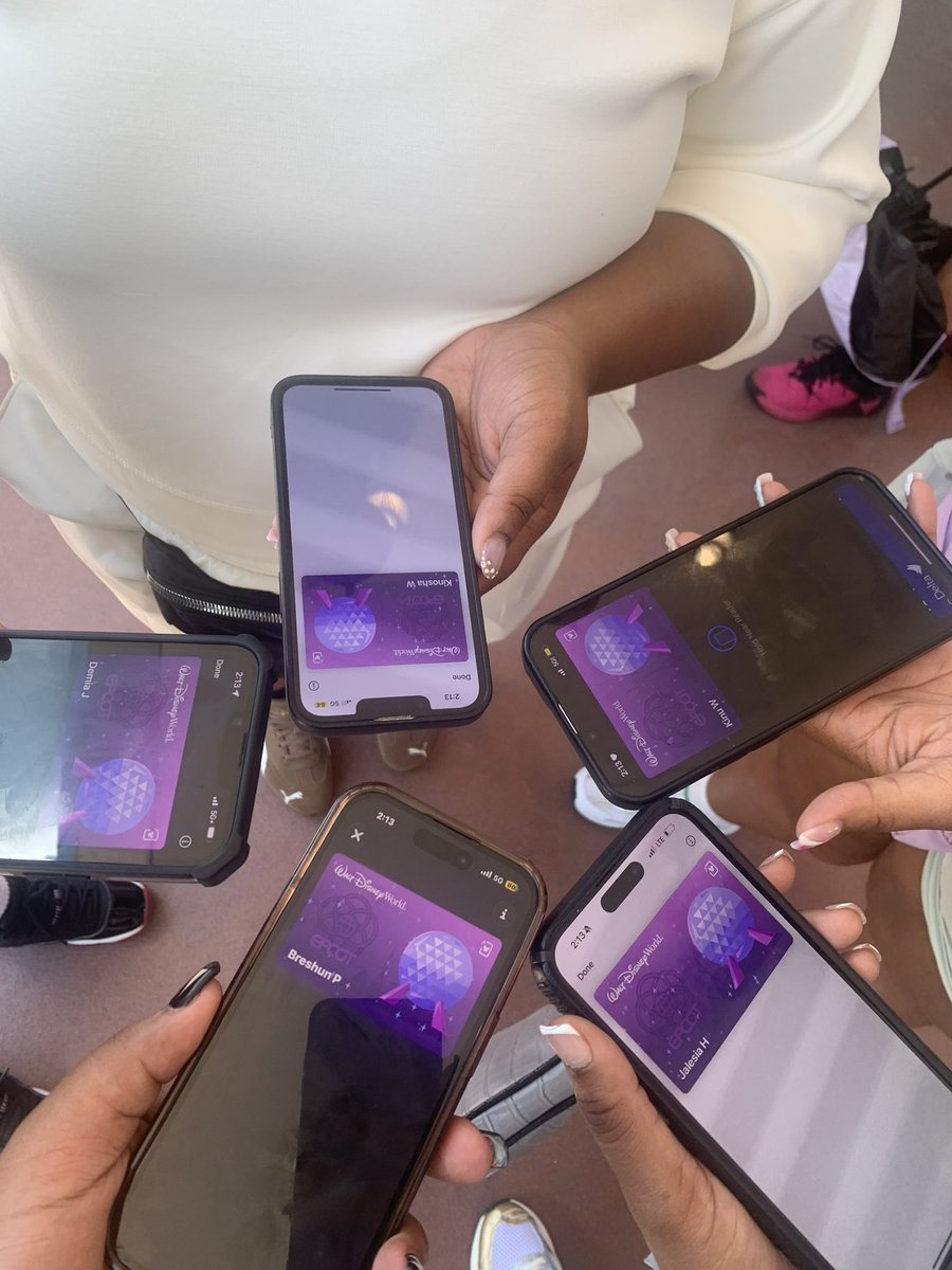 JaileeMom1's tweet image. #weekenddump #leoszn #epcotdrinkingaroundtheworld