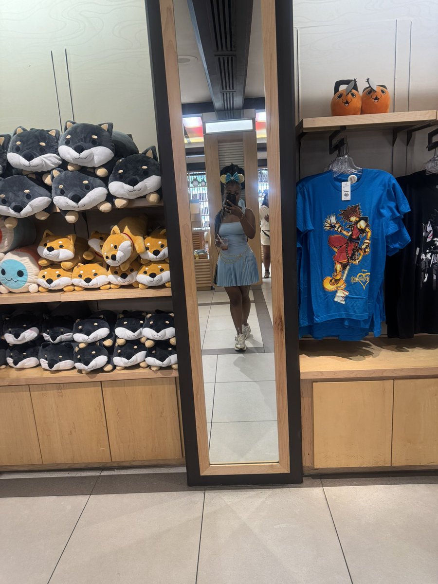 JaileeMom1's tweet image. #weekenddump #leoszn #epcotdrinkingaroundtheworld