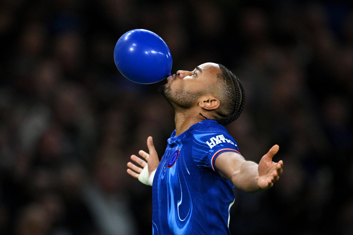 Chelsea have made their position clear to Bayern. They want permanence to any exit. Nkunku understood to be on the same page.

Talks between the clubs ongoing. Bayern still optimistic a deal can be reached. Different formulas being discussed.🎈