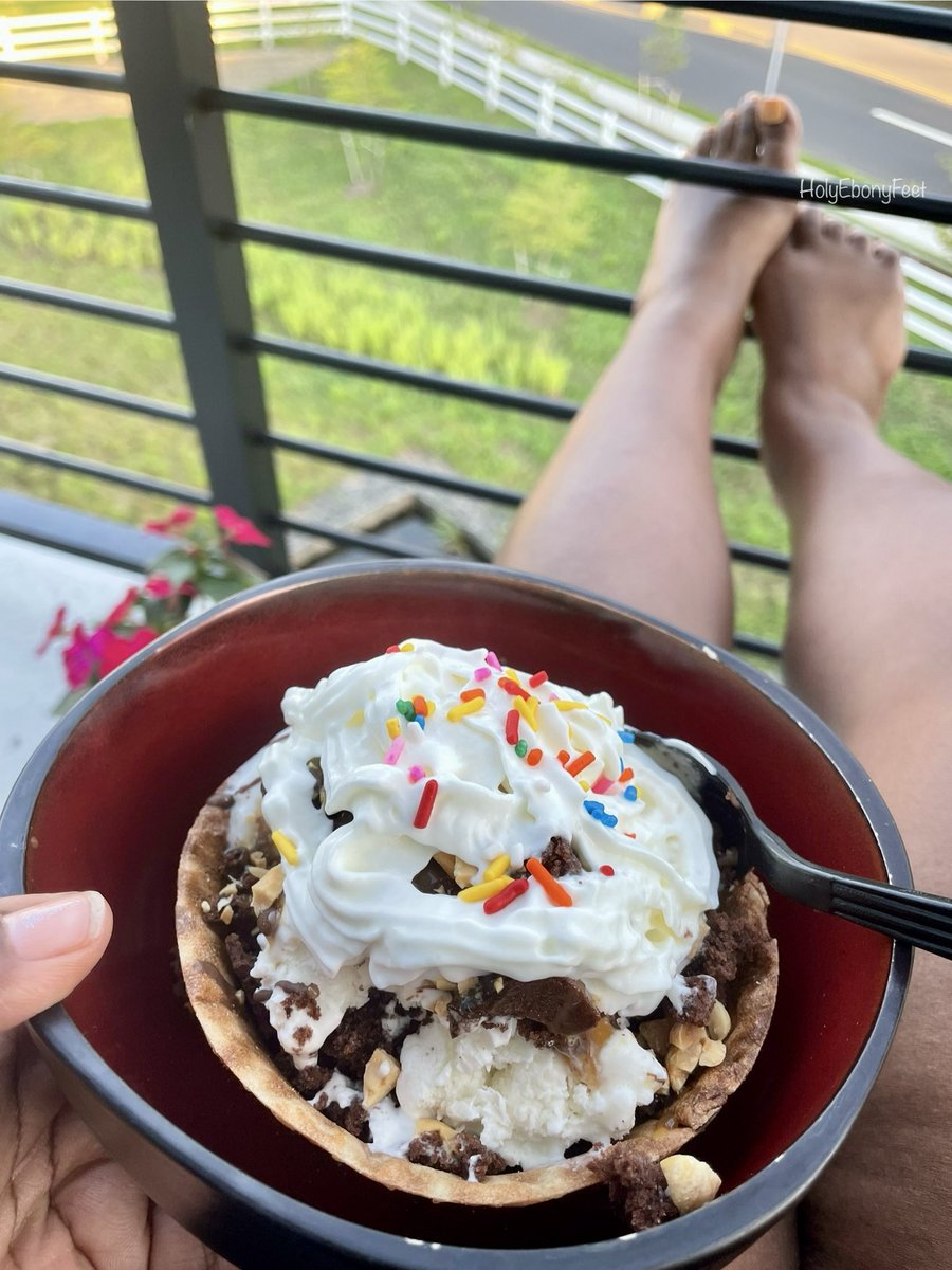 HolyEbonyFeet's tweet photo. Sundays are for sundaes footfreaks 🥰😋

#footfetısh  #ebonypyt #feetworshi̇p https://t.co/IdkhKxr7hP