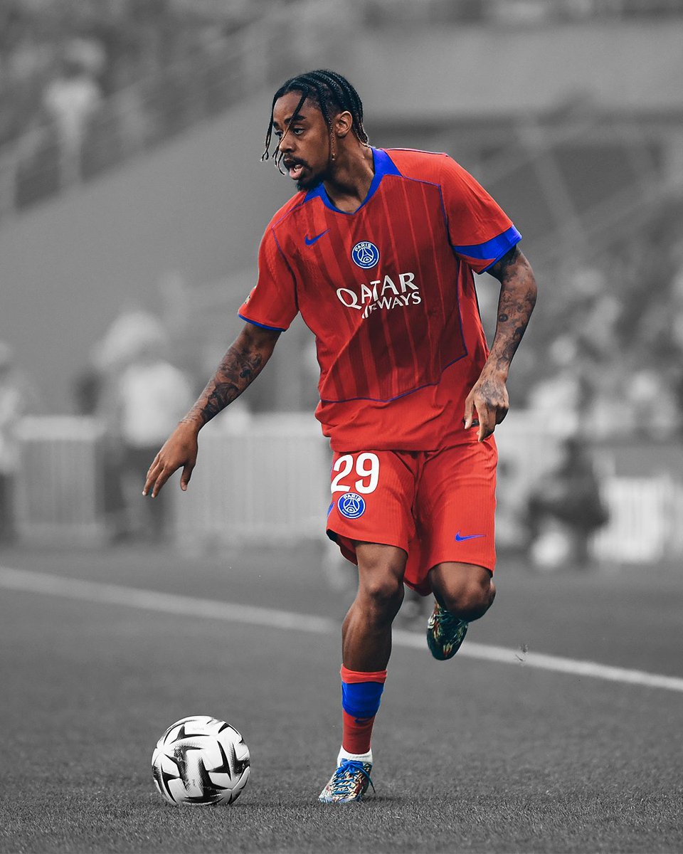 Ligue1_ENG's tweet image. PSG’s new third kit 🔥👕