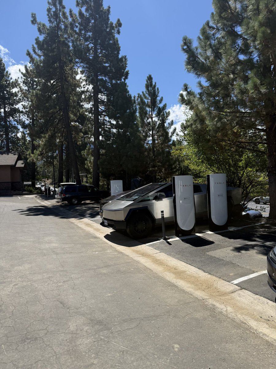 New Lake Tahoe supercharger @ Zephyr Cove/Round Hill 🙌. Thanks <a href="/TeslaCharging/">Tesla Charging</a>