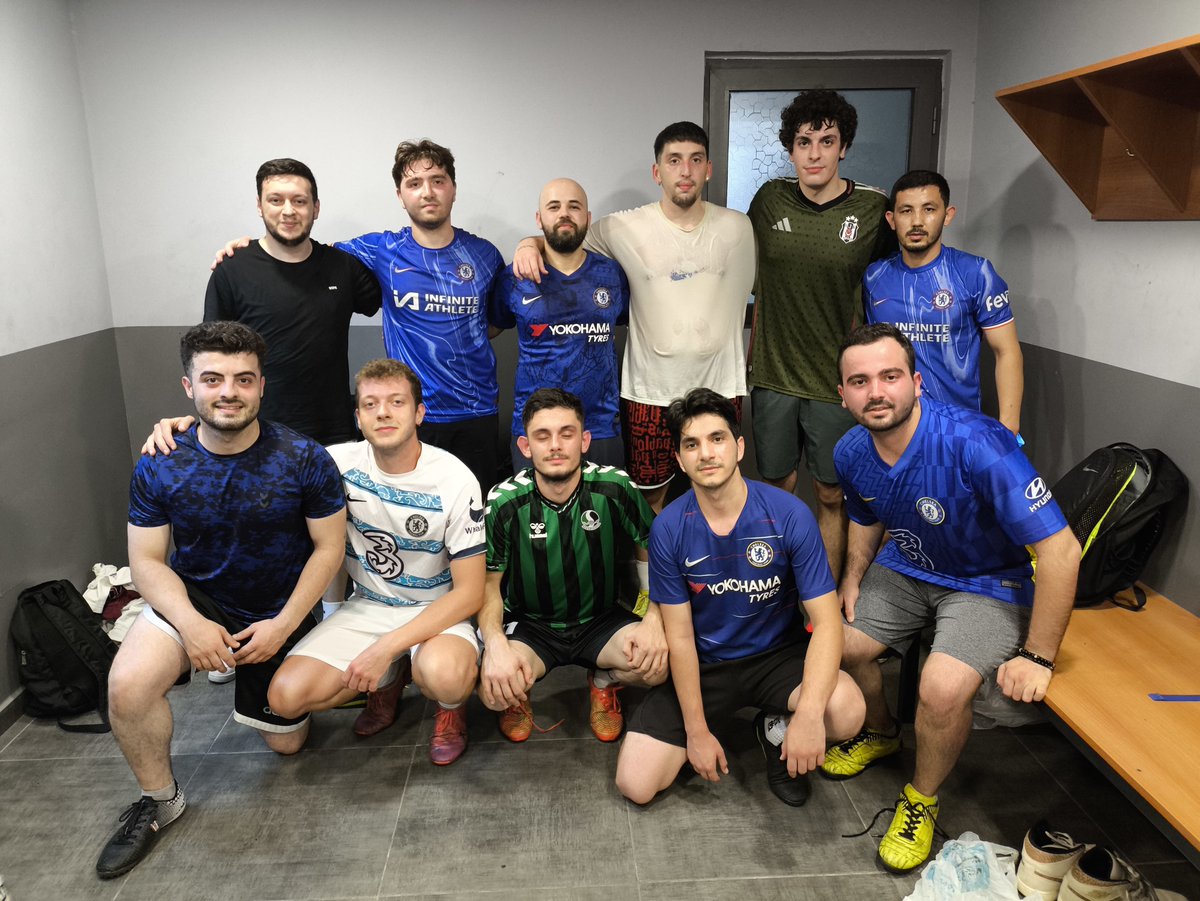 Chelsea Türkiye halı saha takımı ilk maçını kendi arasında yaptı. Takımımızın ilk maçı tempolu ve zevkli geçti. 

Sen de takıma katılmak istiyorsan WhatsApp grubumuza bekleriz.
👇🏻
chat.whatsapp.com/Flzgw2WxsGT4pR…
