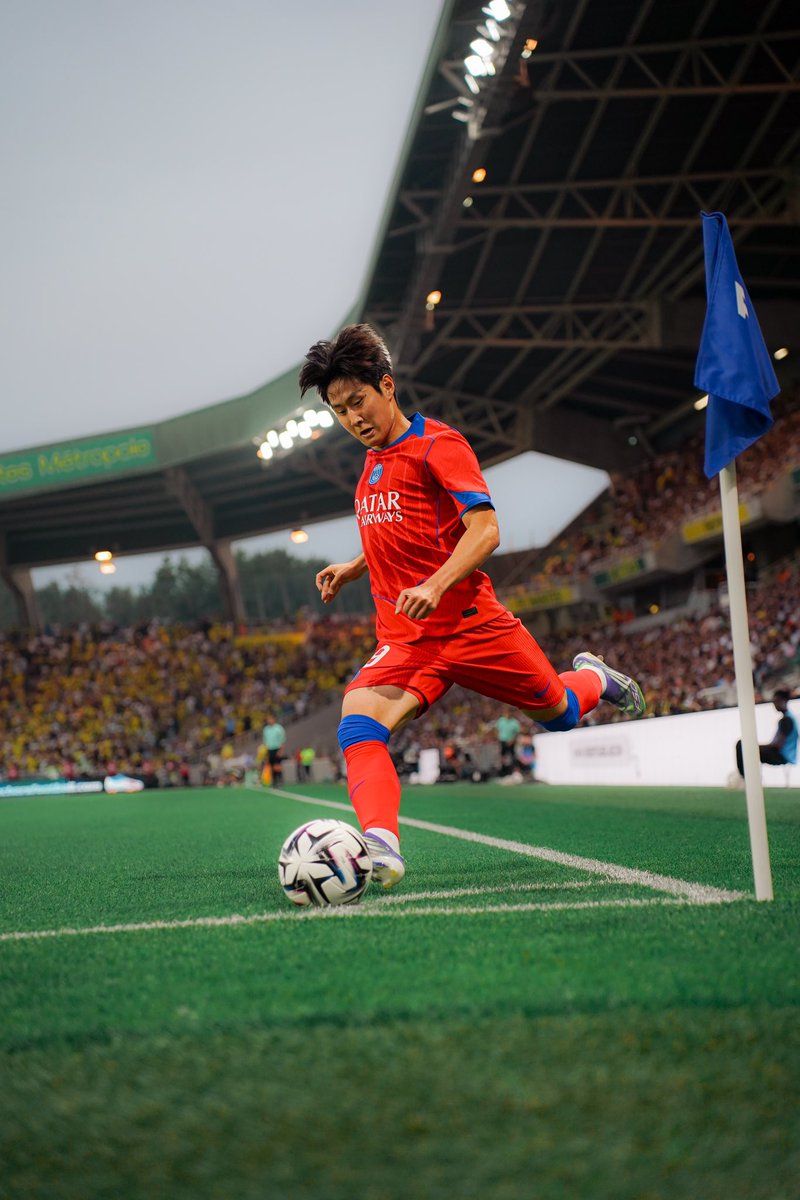 📸👊

⏱️ 18’ | #FCNPSG (0-0)