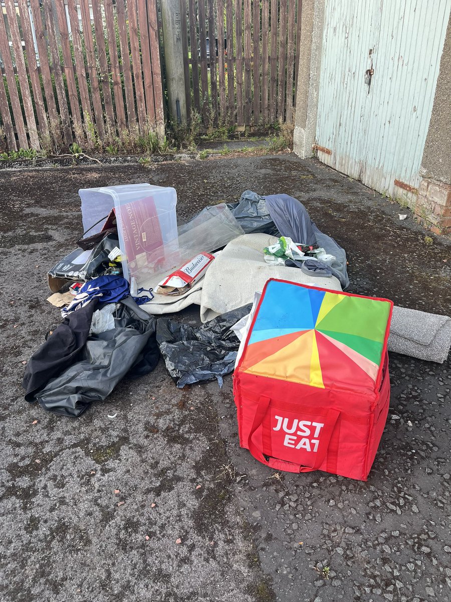 Jamiem198's tweet photo. @JustEatUK @SouthLanCouncil  nice bit of fly tipping https://t.co/tIUdBmLrGd