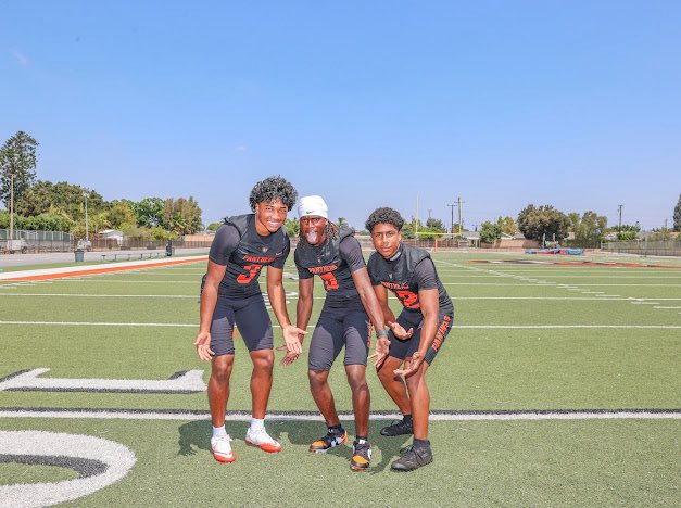StarThomasIII's tweet photo. Back to business. Sophomore season with the guys. @OrangePFootball @LundellWesley @KingstonHunter_ https://t.co/Ryjqr6yHEG