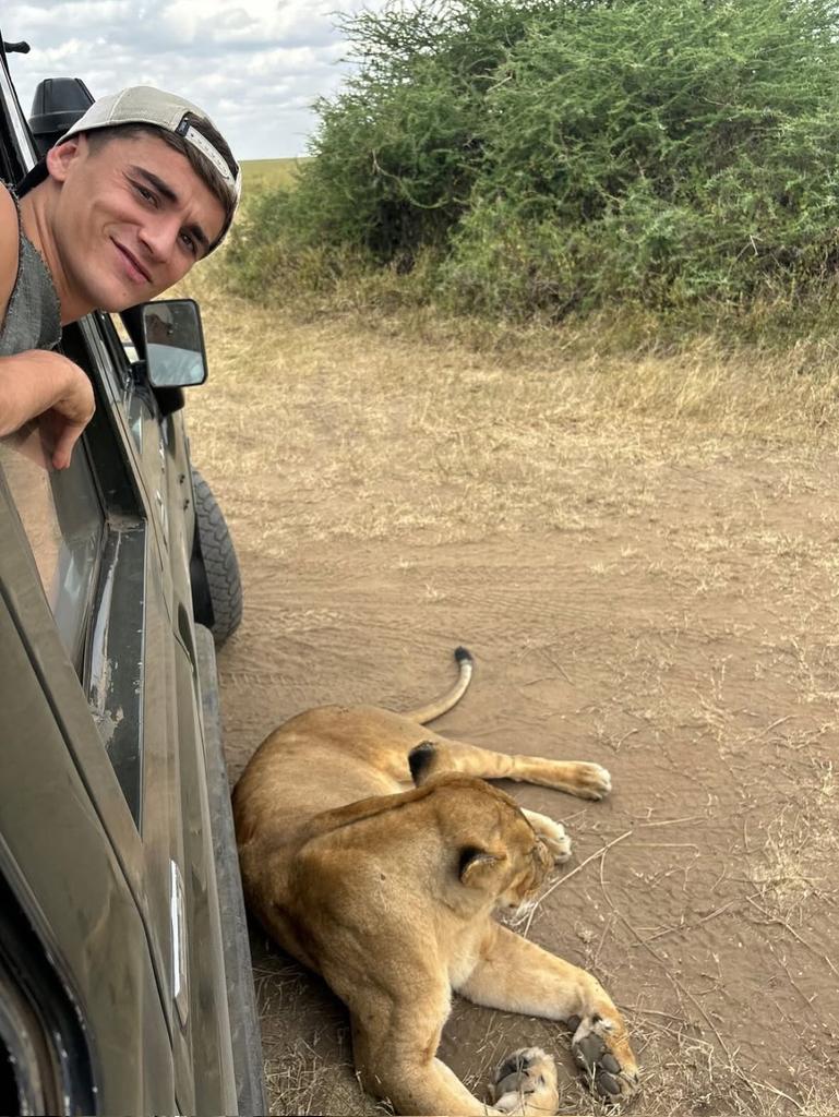 VisitTanzania1's tweet photo. "Wishing you all the best in the new league season after your post-season vacation in Tanzania. May this season bring success, growth, and great moments on and off the field!"
@DavidRaya_22 @FCBarcelona https://t.co/d9aDISXomE