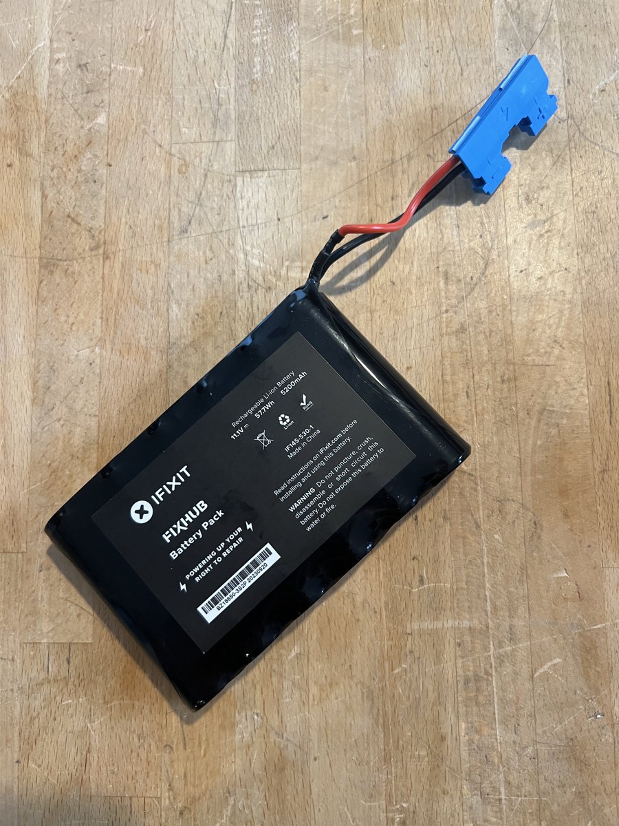 repkord's tweet photo. Felt like @iFixit needed a taste of its own medicine so I tore down their #FIXHUB battery pack to get a look inside. Nice little compact design of the BMS and cells in 3s2p config. I dig! But now Im gonna Frankenstein it into somethin' else 😈 https://t.co/sFkottkYJL