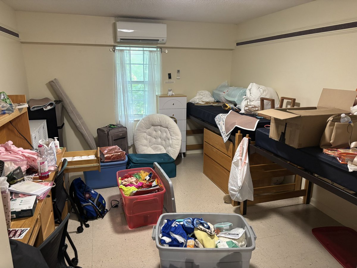 Jgrove37's tweet photo. If this whole AD thing doesn’t work out, I think I have a future in moving and decorating😉 #CollegeDad @SamfordU https://t.co/VmF6Vx4syj
