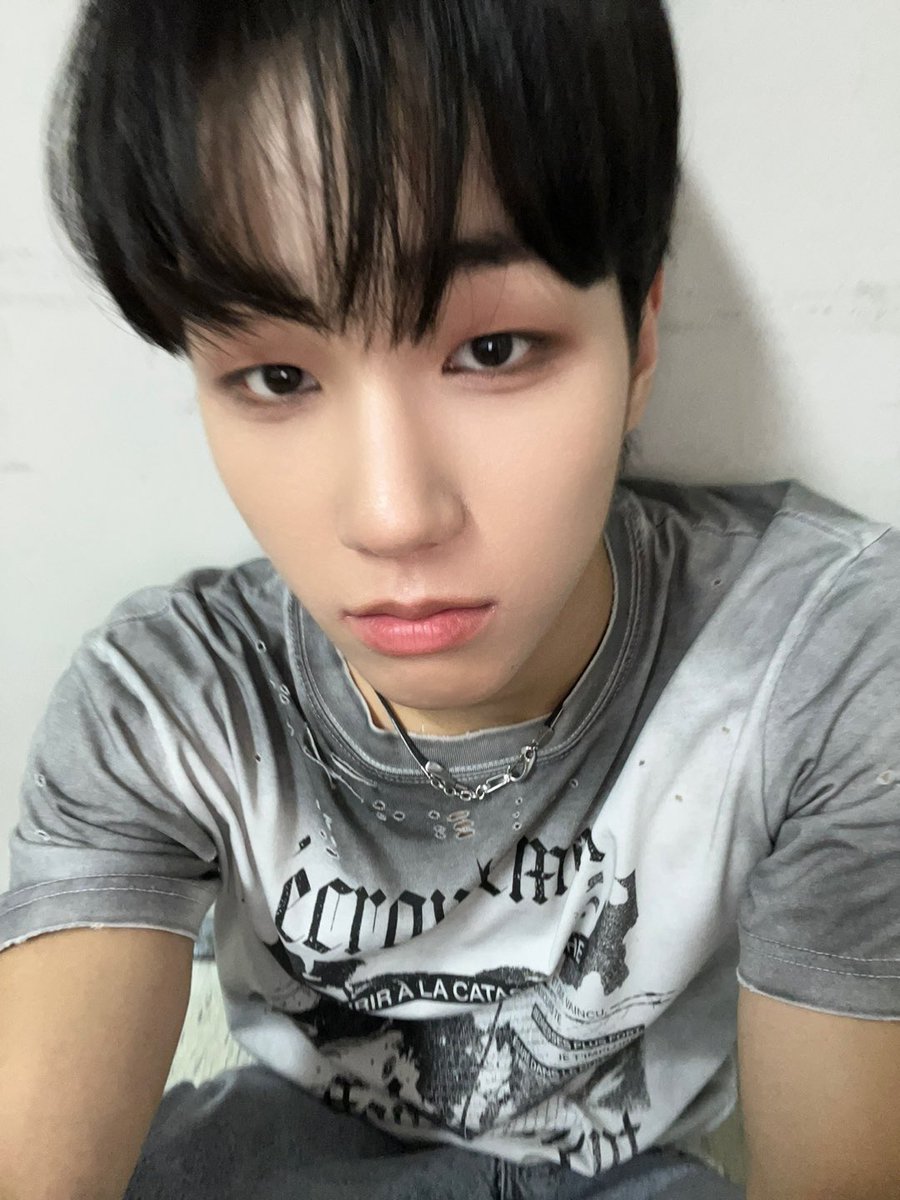 woncheonz's tweet photo. 🐰🐶

#BSD #BeaverSelcaDay 
#BEBOYS #비보이즈
 #WONCHEON  #원천 @beboys_official https://t.co/99UXsjSBwm