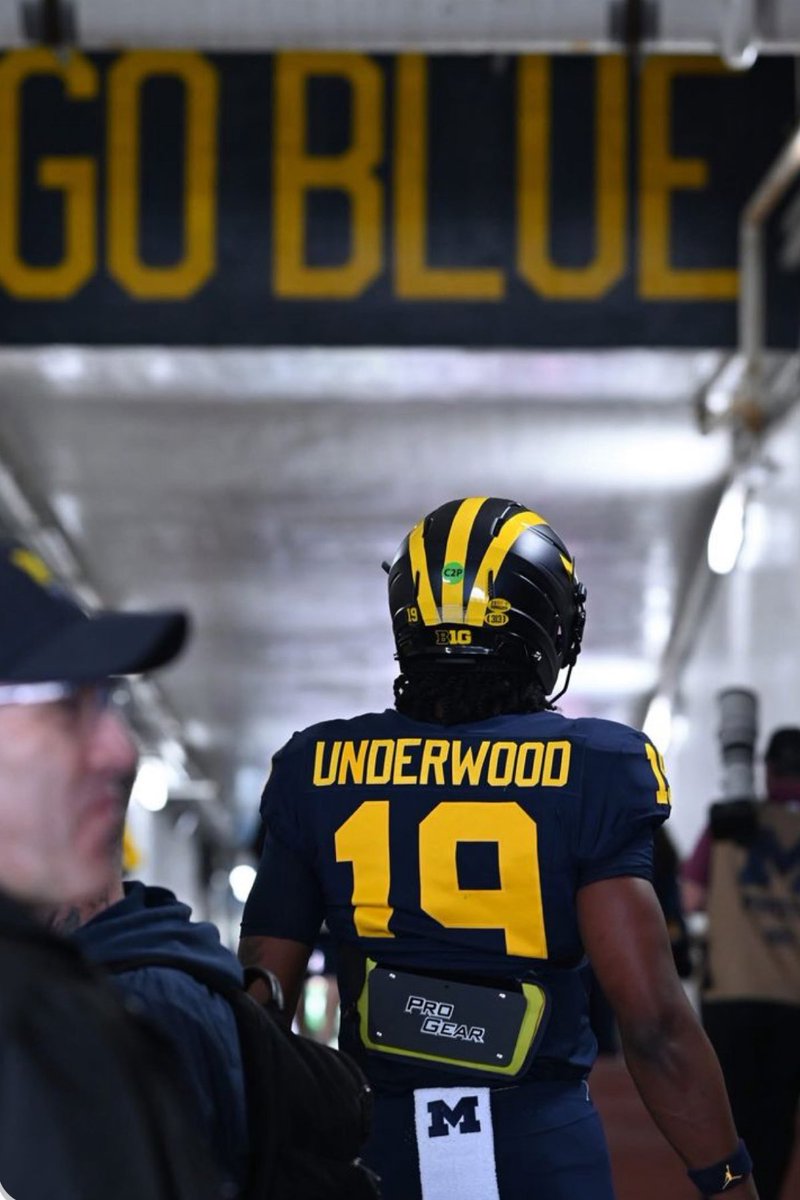 Best to receive a offered University of Michgan 💙💛 <a href="/RichardPerryUM/">Richard Perry</a> <a href="/polk_way/">PolkWay</a> <a href="/CountyPolk/">PCGridiron</a> <a href="/CoachAG_3/">Agee</a> <a href="/Andy_Villamarzo/">Andy Villamarzo</a> <a href="/JohnGarcia_Jr/">John Garcia, Jr.</a> <a href="/xmarcthespott/">Marc</a> <a href="/CoachGrant_LW/">Coach Grant</a>