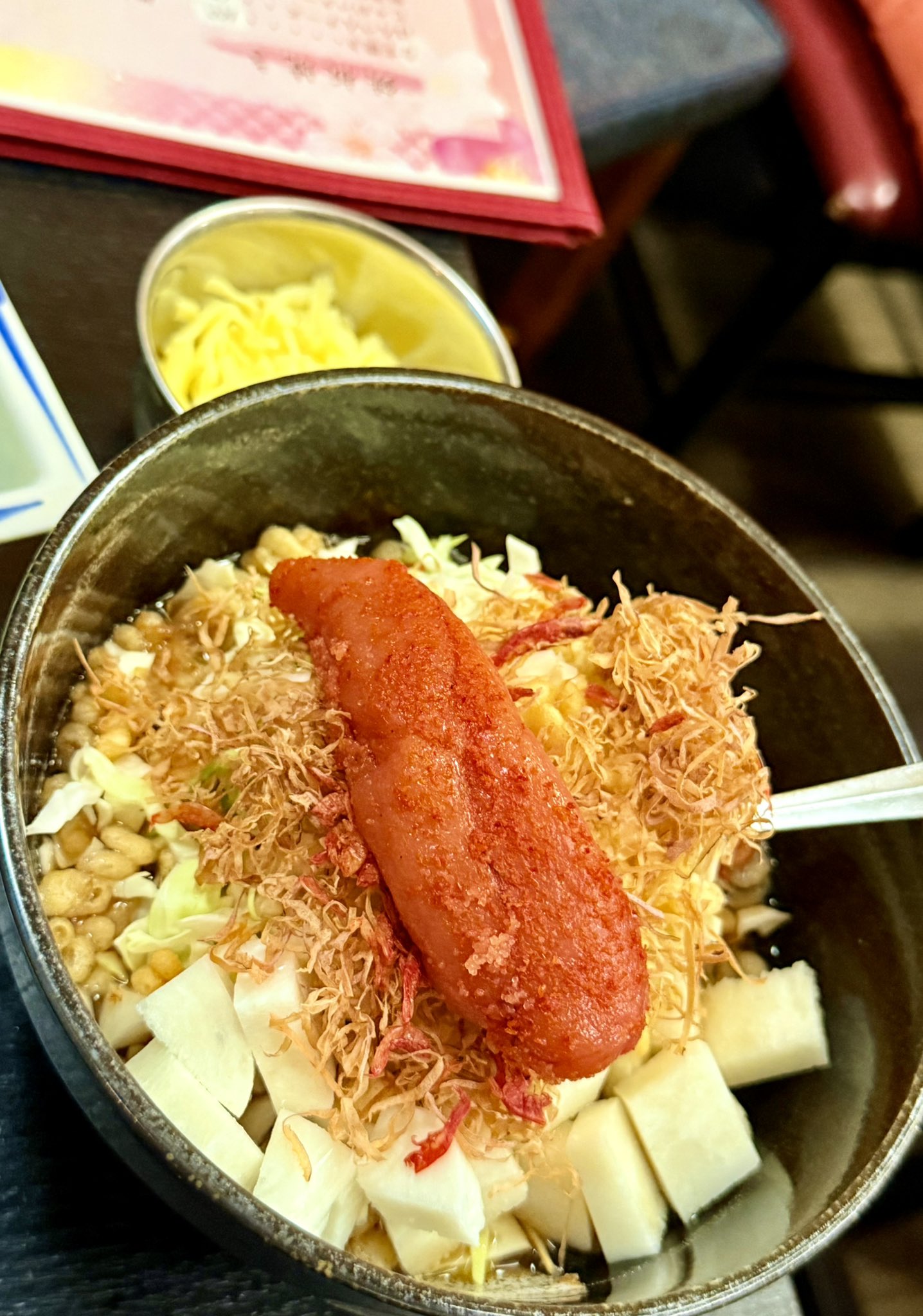 もんじゃ焼き 世界初の「もんじゃ自販機」。月島で冷凍もんじゃ焼きを自動販売