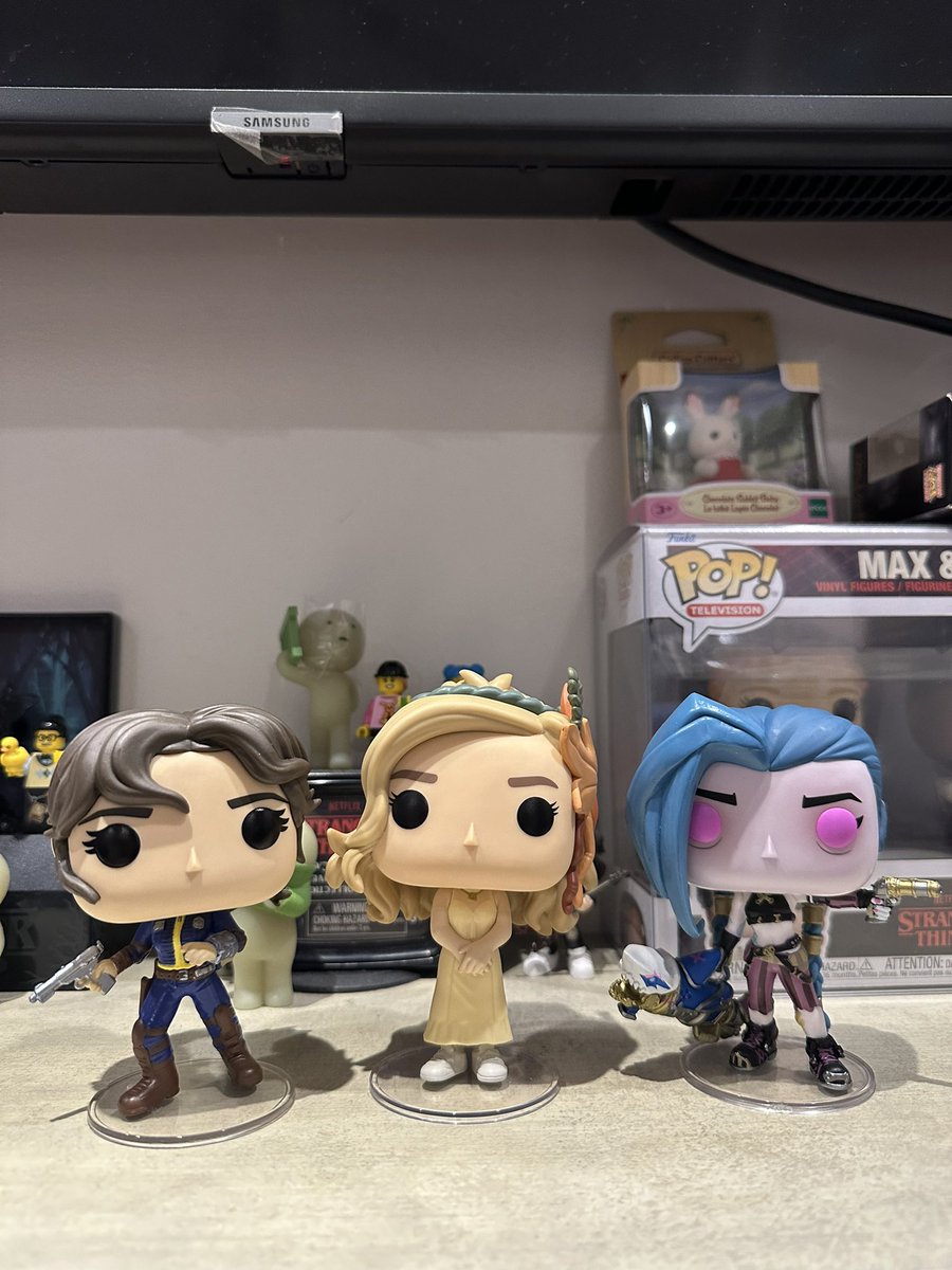 the ella purnell multiverse, everyone’s just hanging out