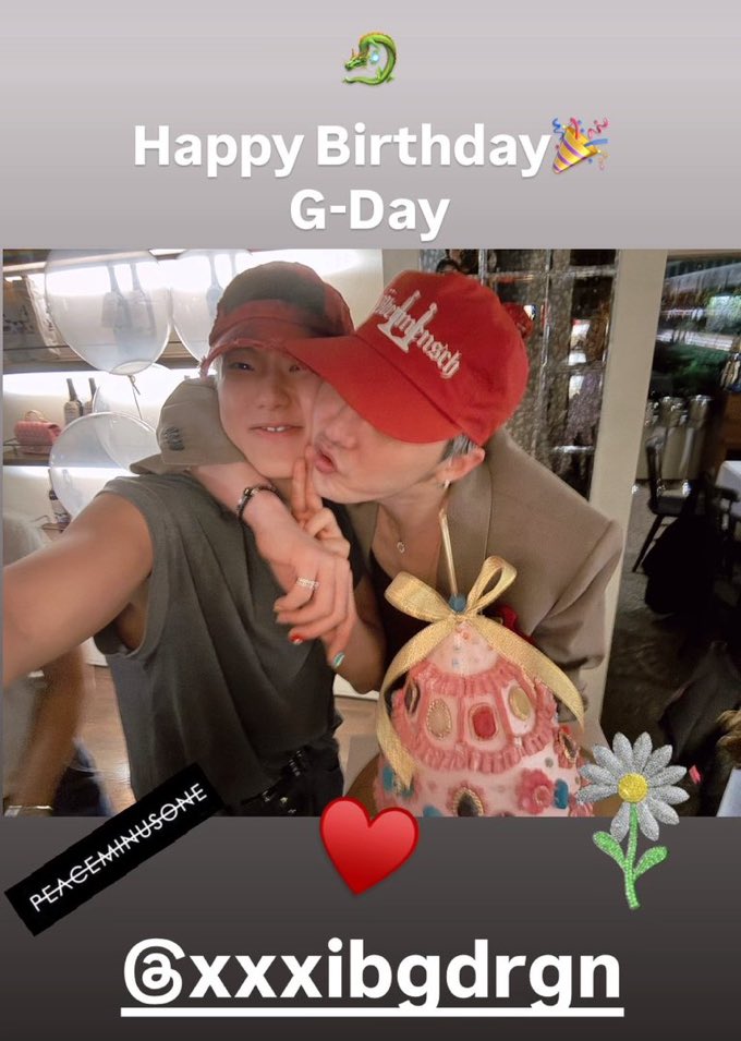 went from being his biggest fan to squishing his cheek against him.. hoshi u won 😭